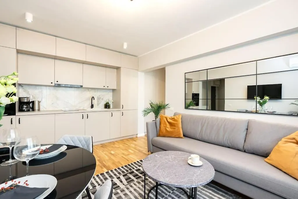 Sunny 2Br Flat - Top Location - Stunning Views Bukarest Lejlighed